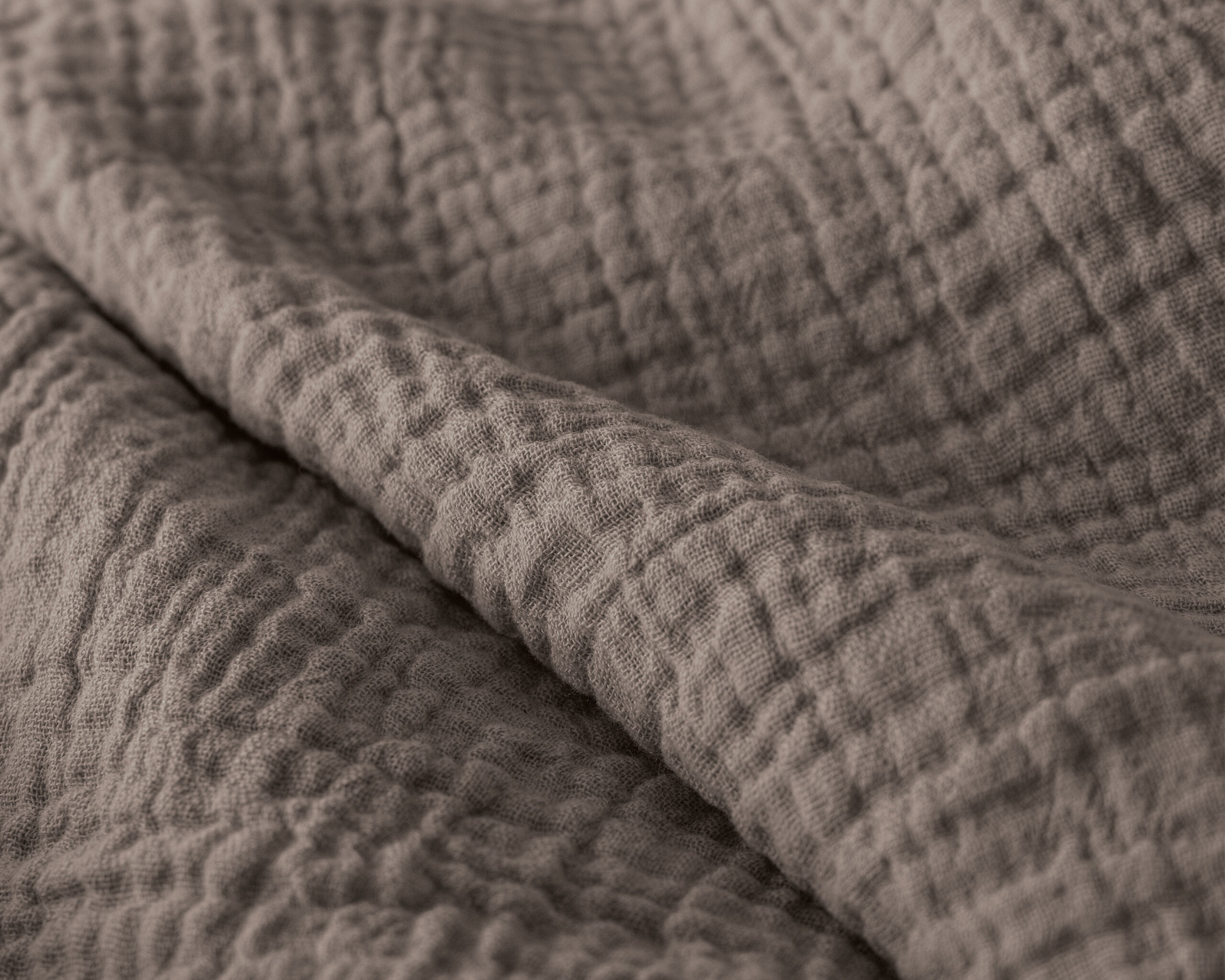 Lazy Dekbed Mousseline Donker Taupe 240 x 200 Met Kussenslopen