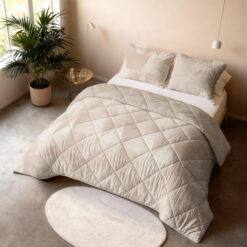 Lazy Dekbed Warm Triangles Zand/Beige 200 x 200 Met Kussenslopen